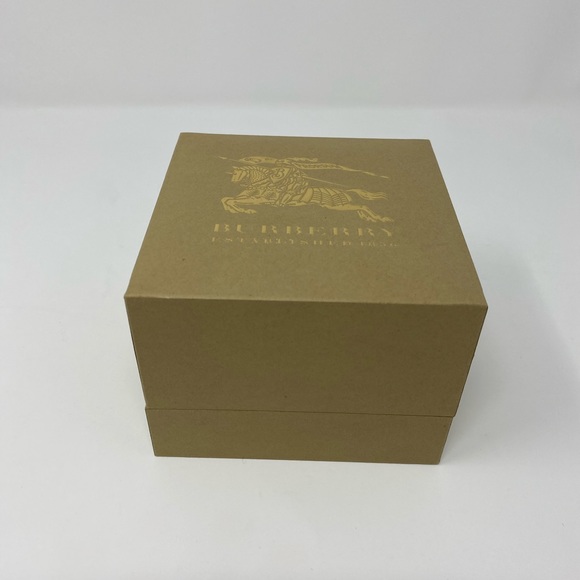 Burberry Watch Preowned Condition needs battery - Picture 4 of 5